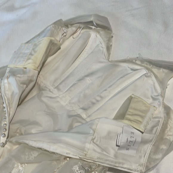 Ellis of London tea length wedding gown altered to size 4-6 - Picture 8 of 8